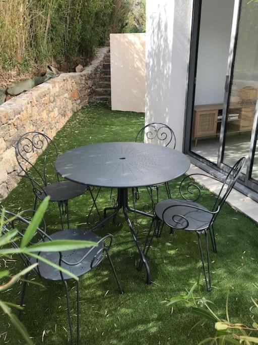 T2 Neuf Sur Jardin Proche Plage Carqueiranne Luaran gambar