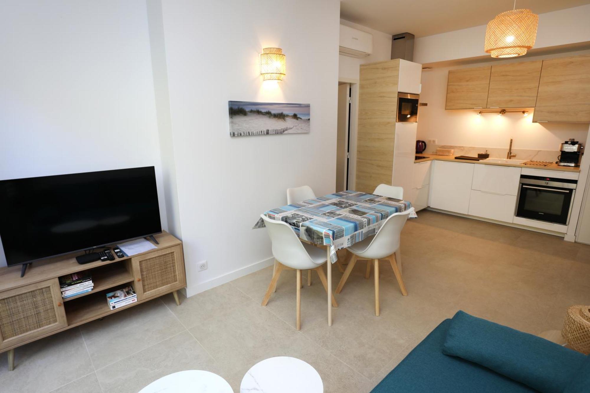 T2 Neuf Sur Jardin Proche Plage Carqueiranne Luaran gambar