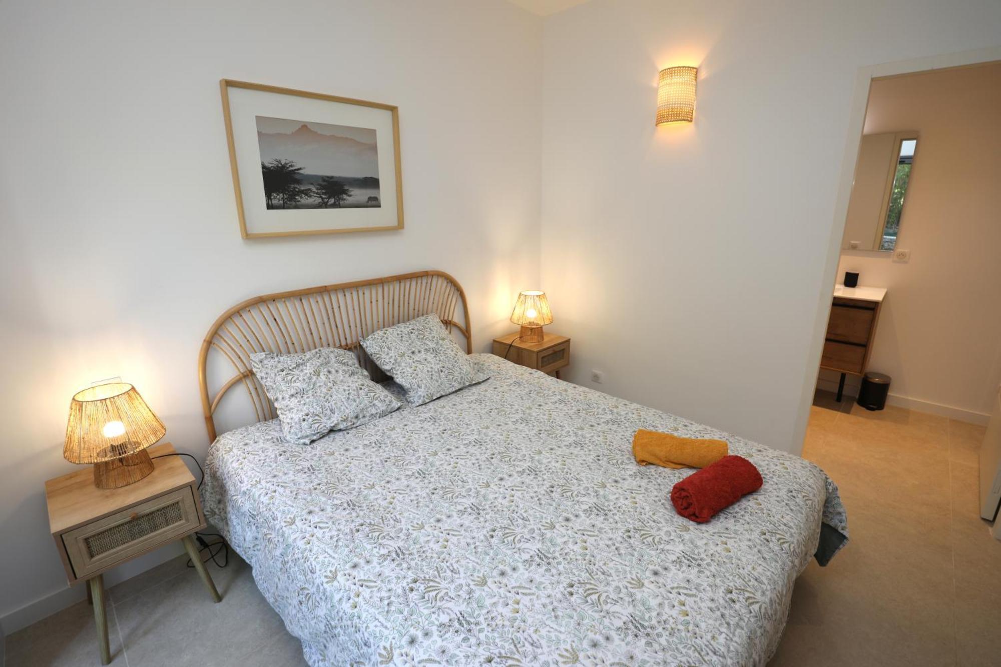 T2 Neuf Sur Jardin Proche Plage Carqueiranne Luaran gambar